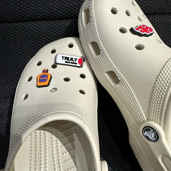 NWOT Croc’s - Picture 2 of 3